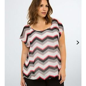 TORRID chevron button back top size 3